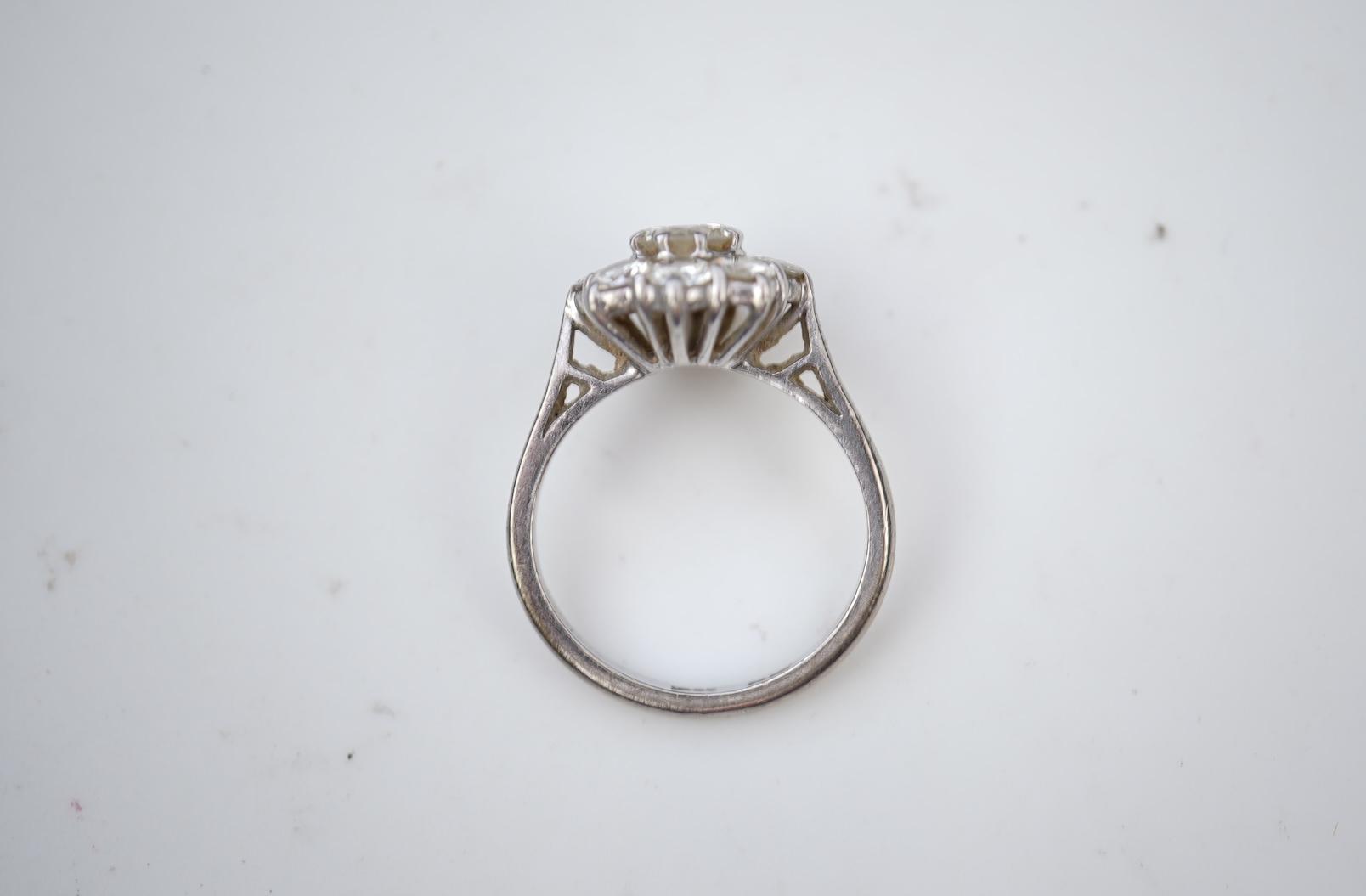 A diamond cluster ring